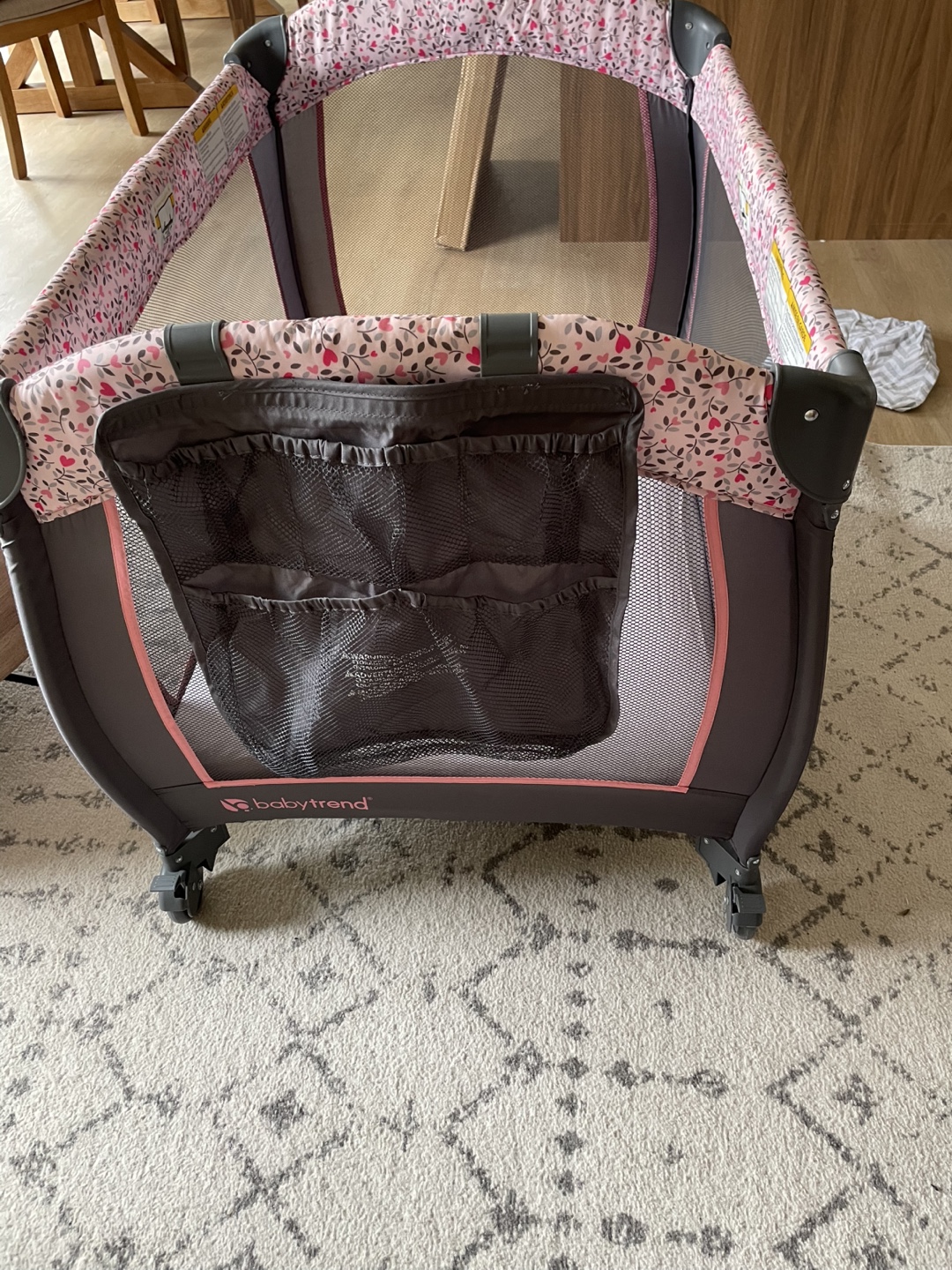 Gently used Baby Crib with mattress and 2 bed sheets - photo 3