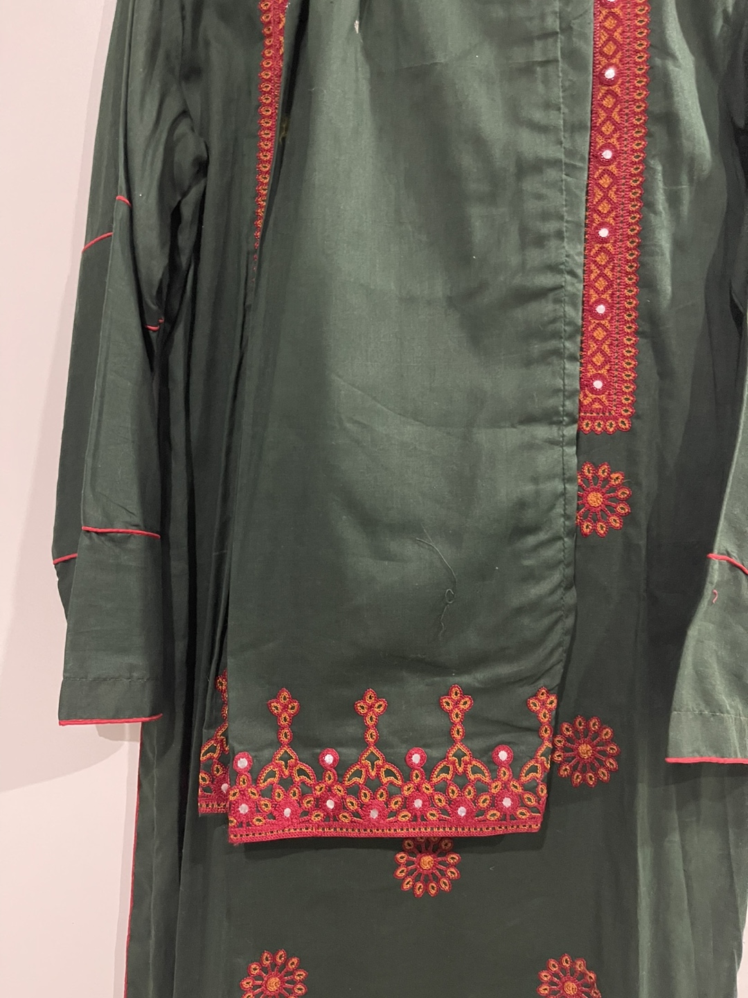 Beautiful hand-embroidered Pakistani Shalwar Kameez - photo 3