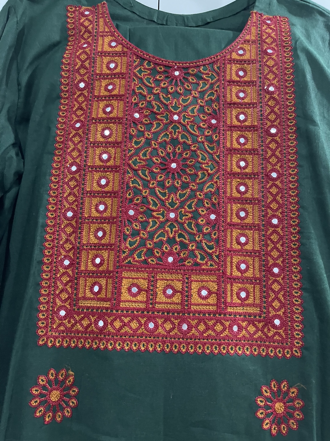 Beautiful hand-embroidered Pakistani Shalwar Kameez - photo 2