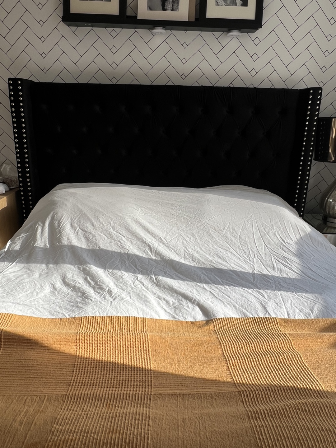 Queen-size Black Velvet Wingback Bed Frame - photo 4