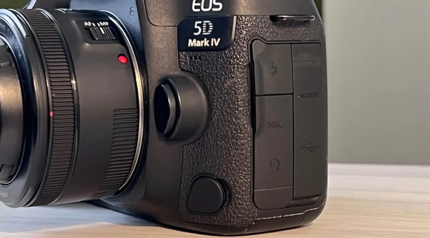 Canon EOS 5D Mark IV DSLR Camera + 50 mm lens image indicator(4)