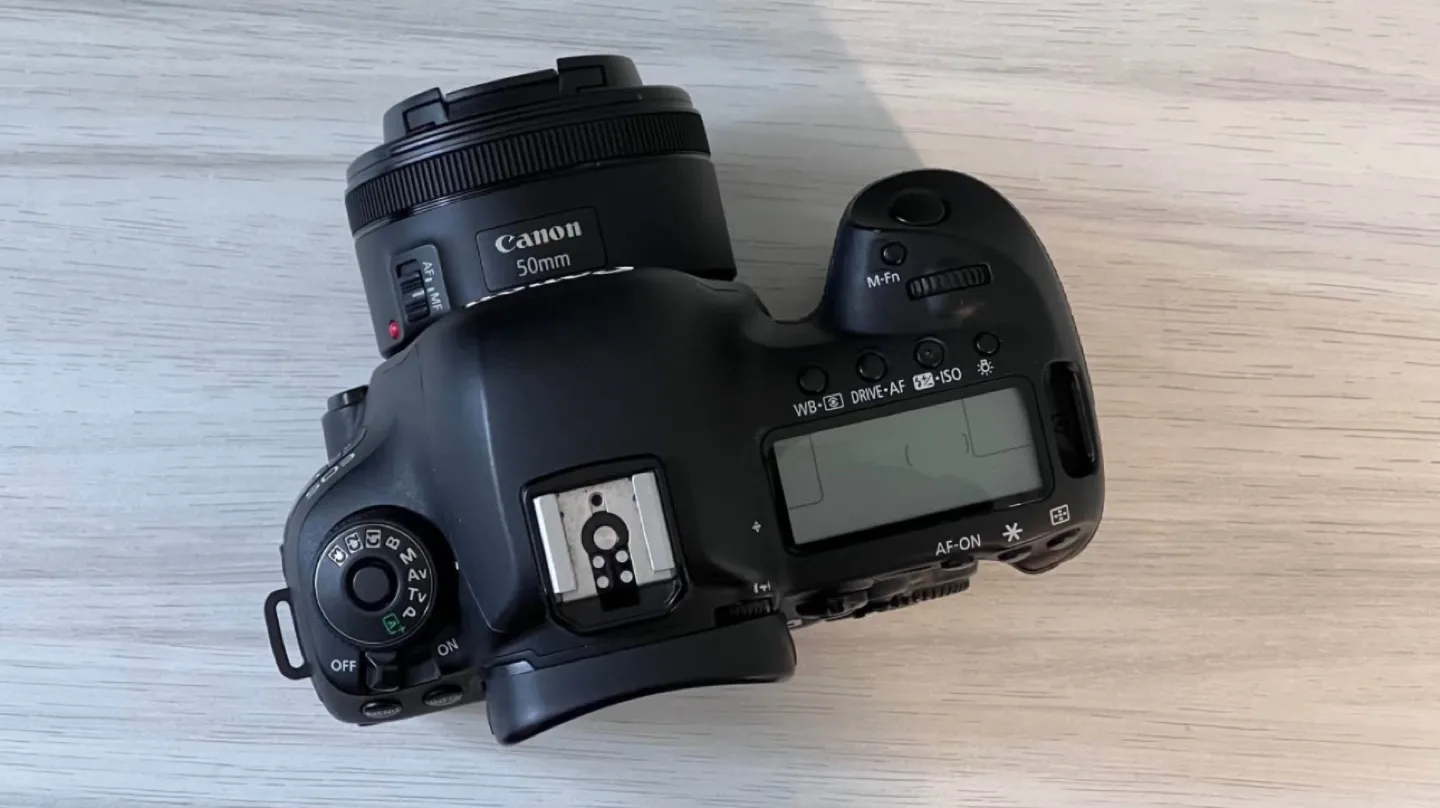 Canon EOS 5D Mark IV DSLR Camera + 50 mm lens image indicator(5)