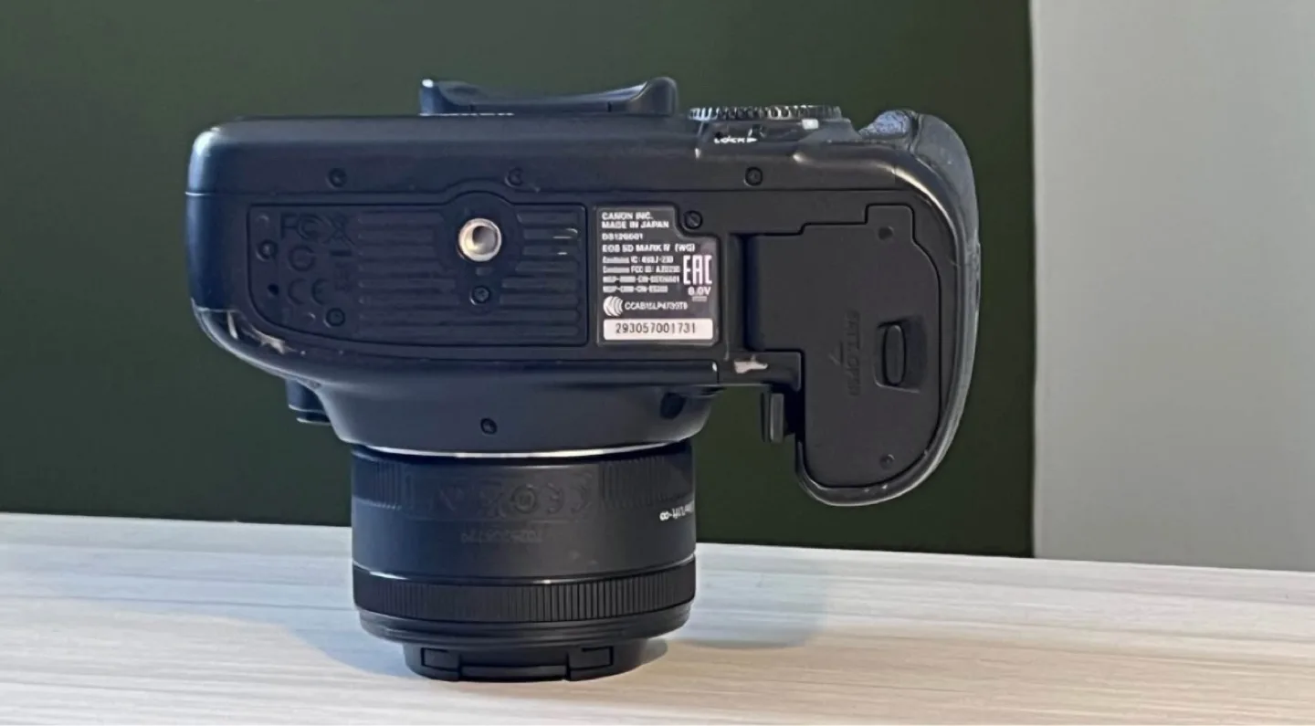 Canon EOS 5D Mark IV DSLR Camera + 50 mm lens image indicator(7)