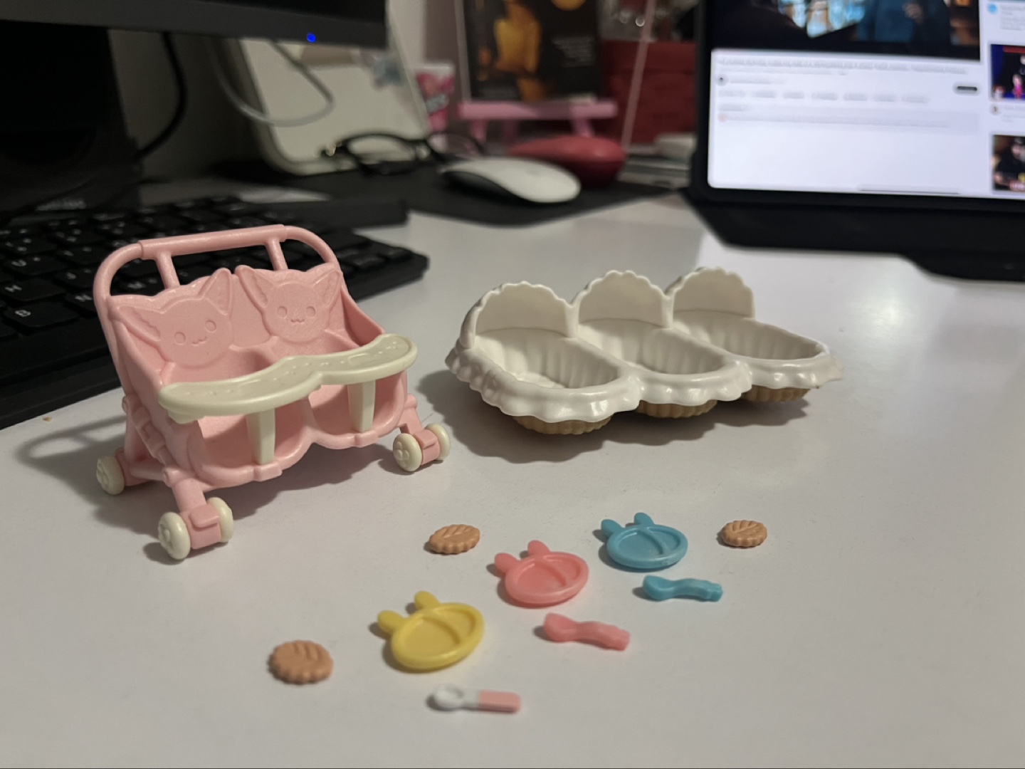 Calico Critters Twin Stroller and Crib Set with Accessories - photo 2