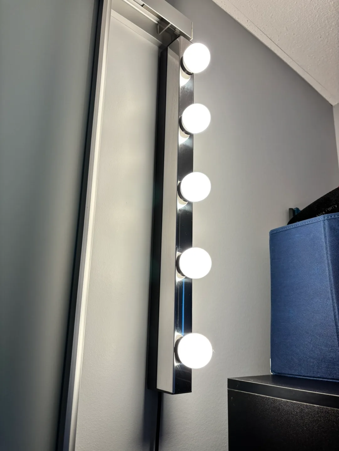 LED Wall mounted Light Bar - Five Bulbs thumbnail