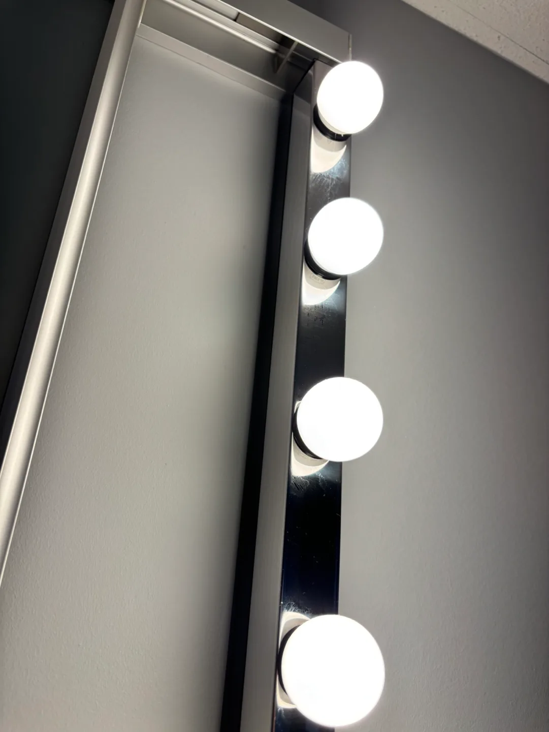 LED Wall mounted Light Bar - Five Bulbs image indicator(7)