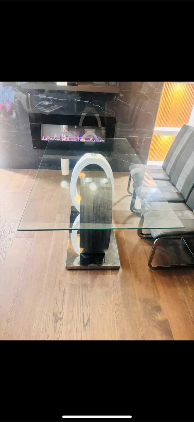 Table and chairs (see new for $1255) image indicator(3)