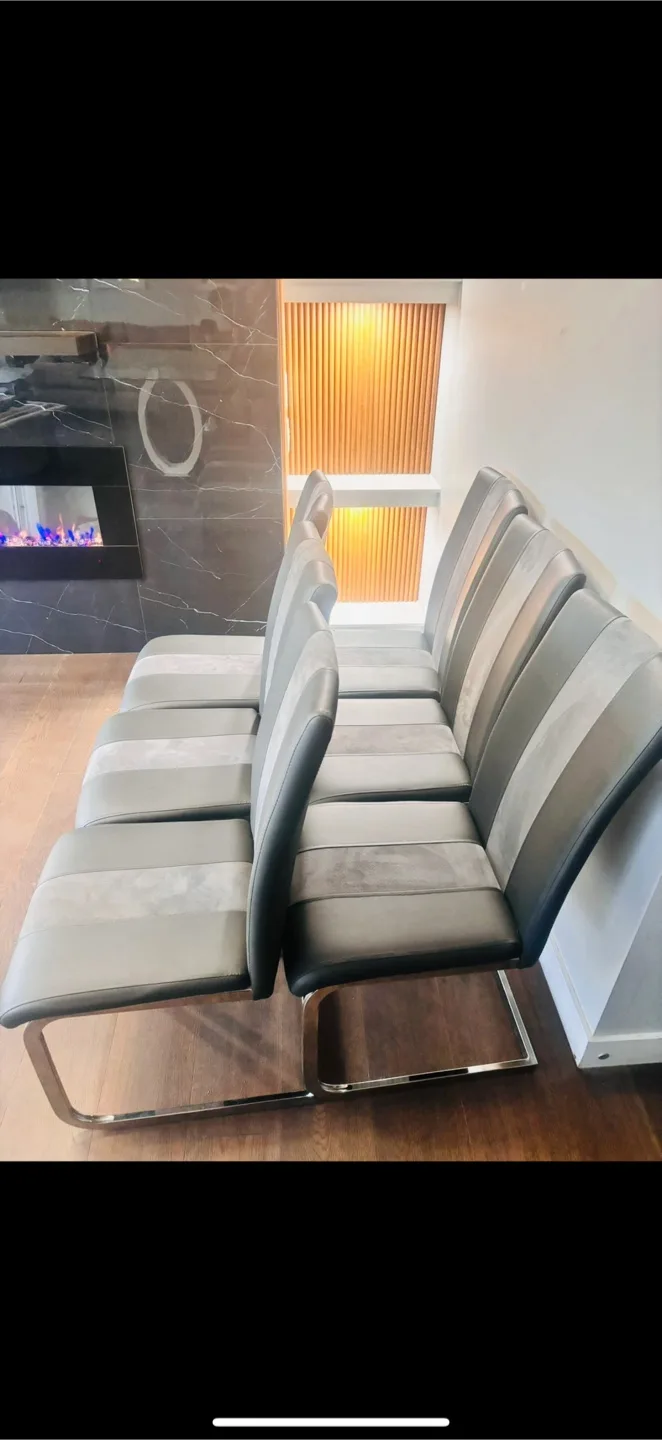 Table and chairs (see new for $1255) image indicator(8)