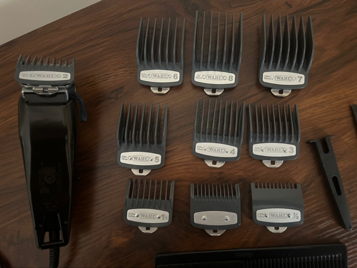 Wahl Clipper with Case and Attachments - photo 3