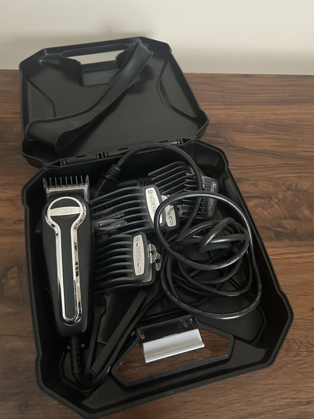 Wahl Clipper with Case and Attachments - photo 2