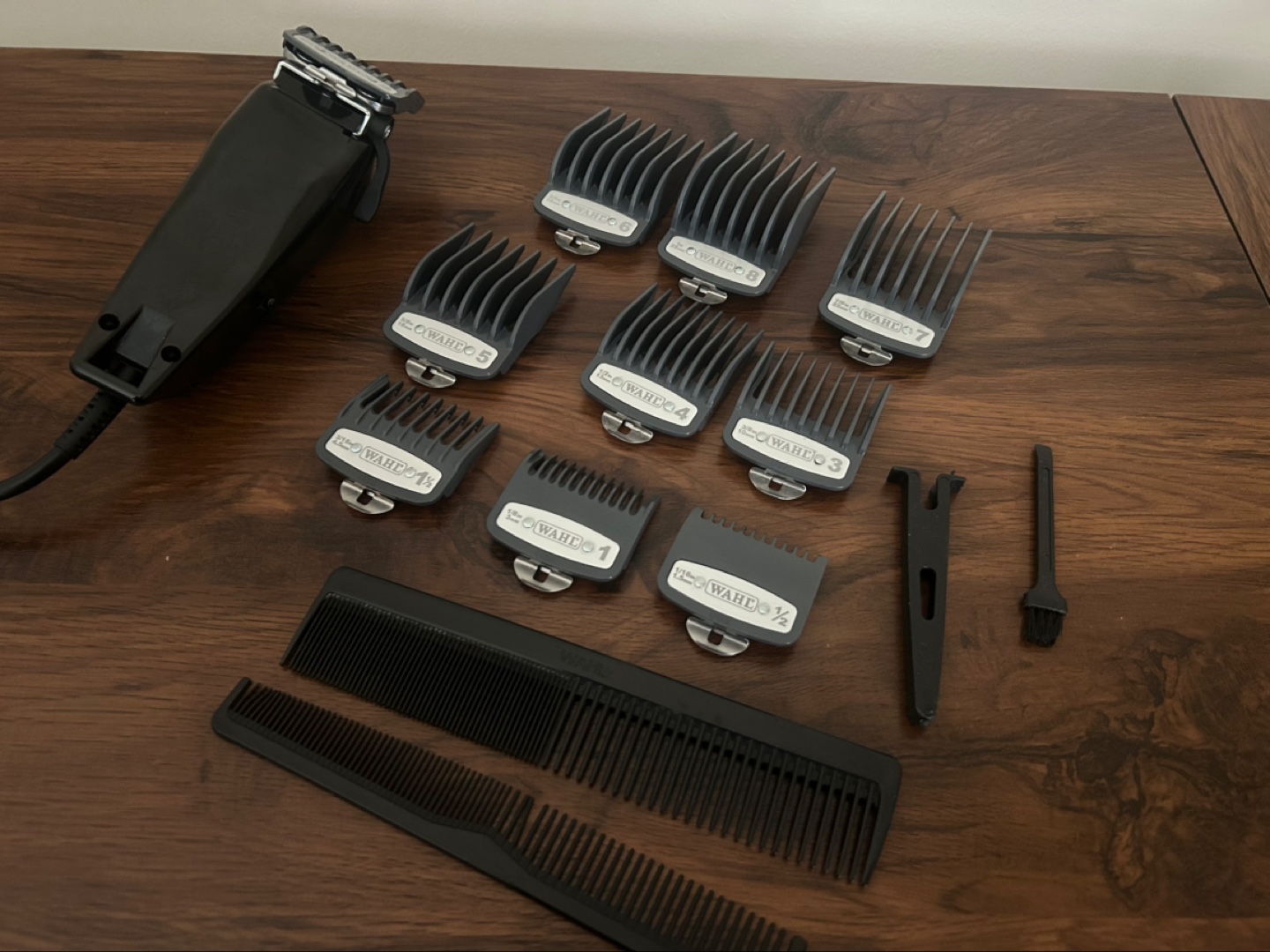 Wahl Clipper with Case and Attachments - photo 4