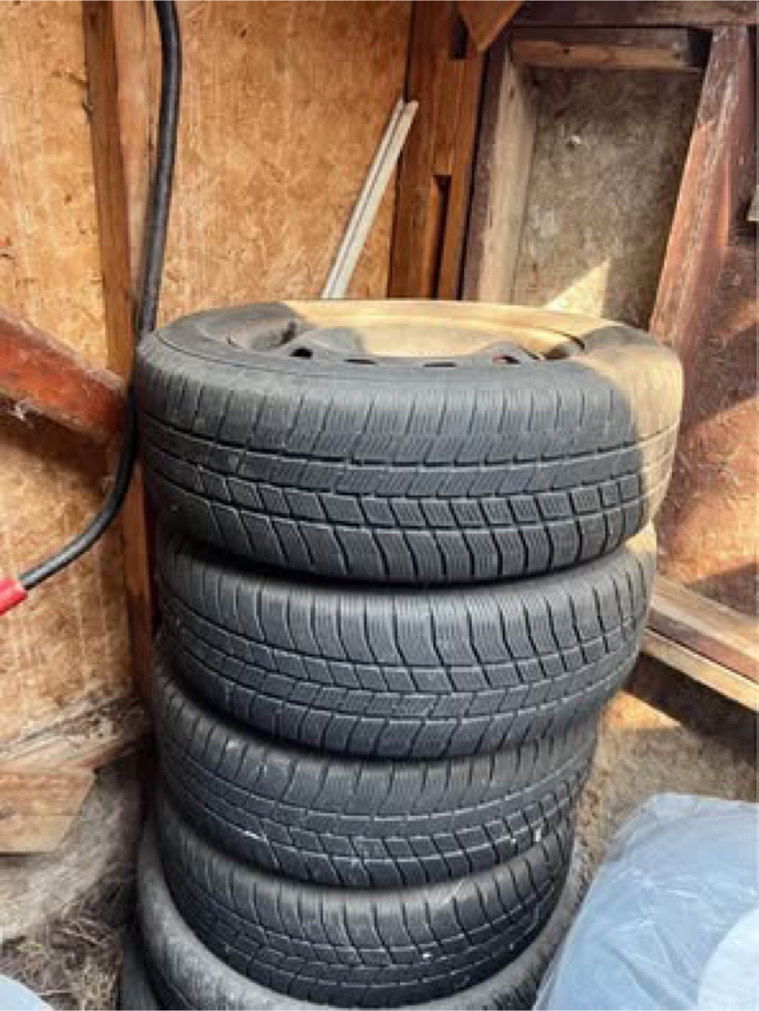 2009 Volkswagen Jetta Used 185/70R14 Winter Tires on Steel Rims