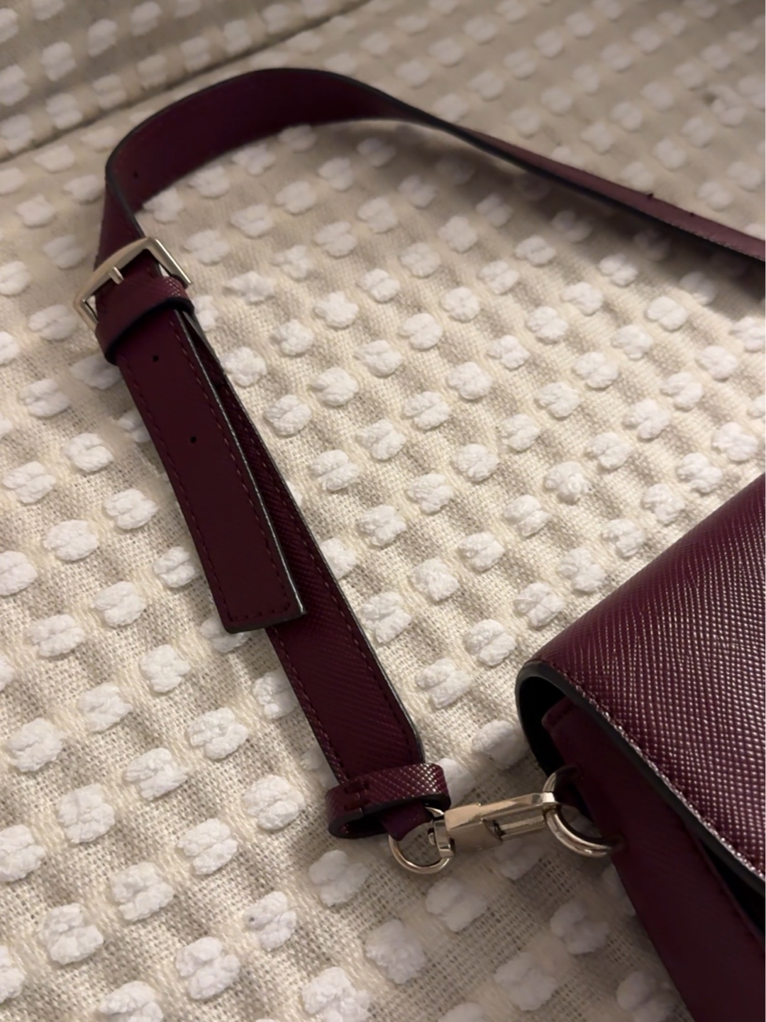 Burgundy GUESS shoulder bag - photo 3
