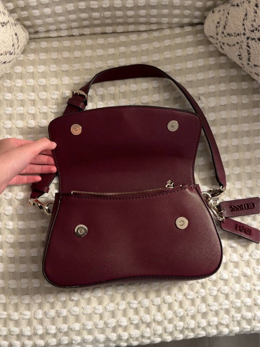 Burgundy GUESS shoulder bag - photo 4
