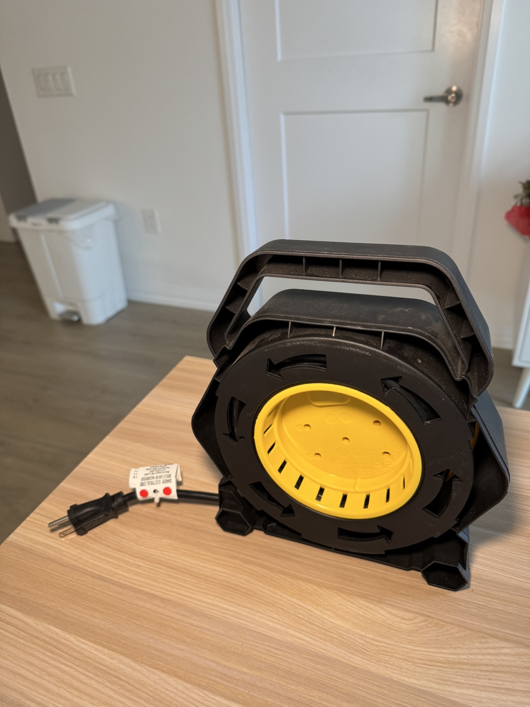 25ft Heavy-Duty Extension Cord Reel m - photo 3
