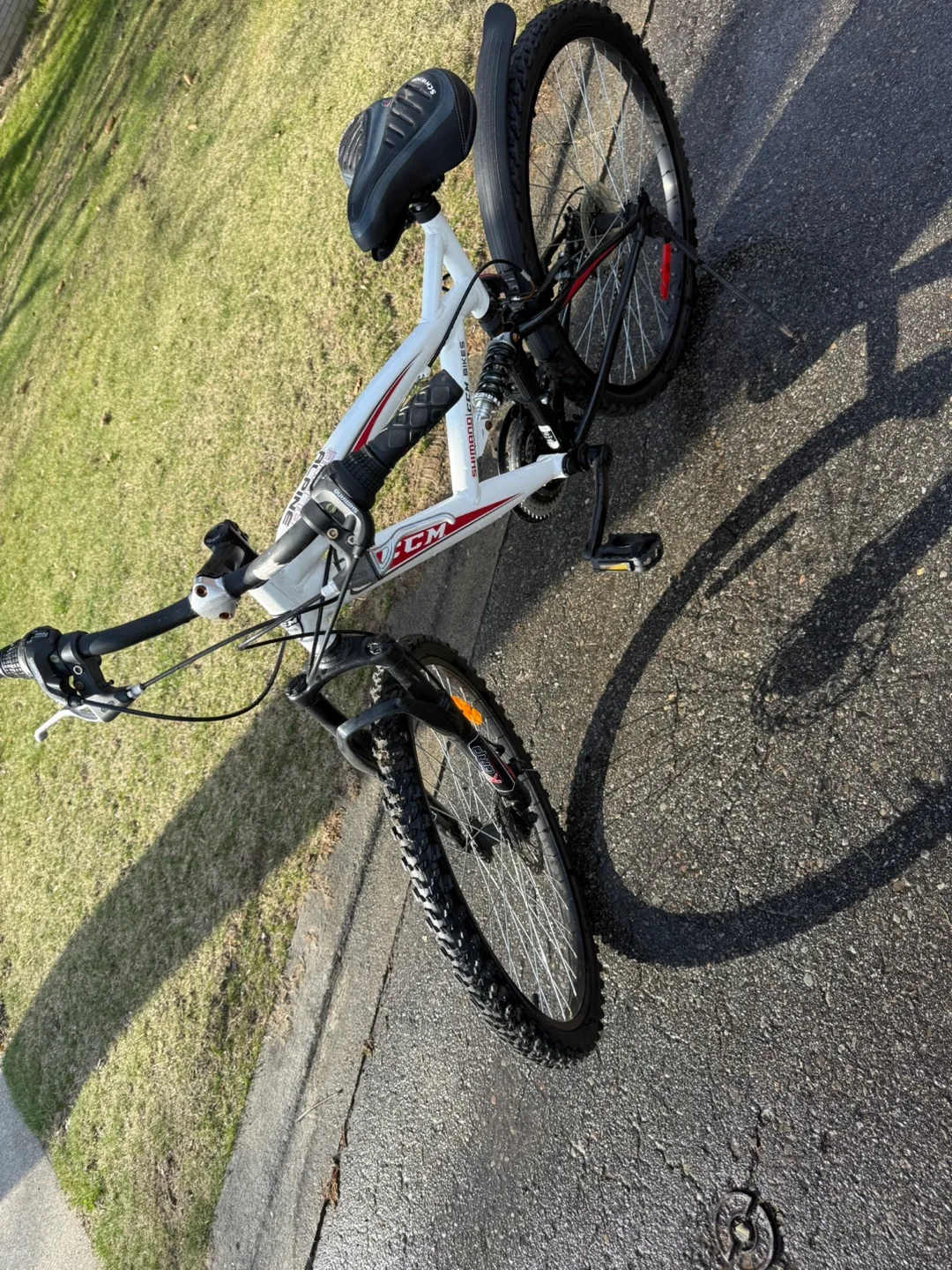 CCM Shadow Rock 26" Mountain Bike image indicator(2)