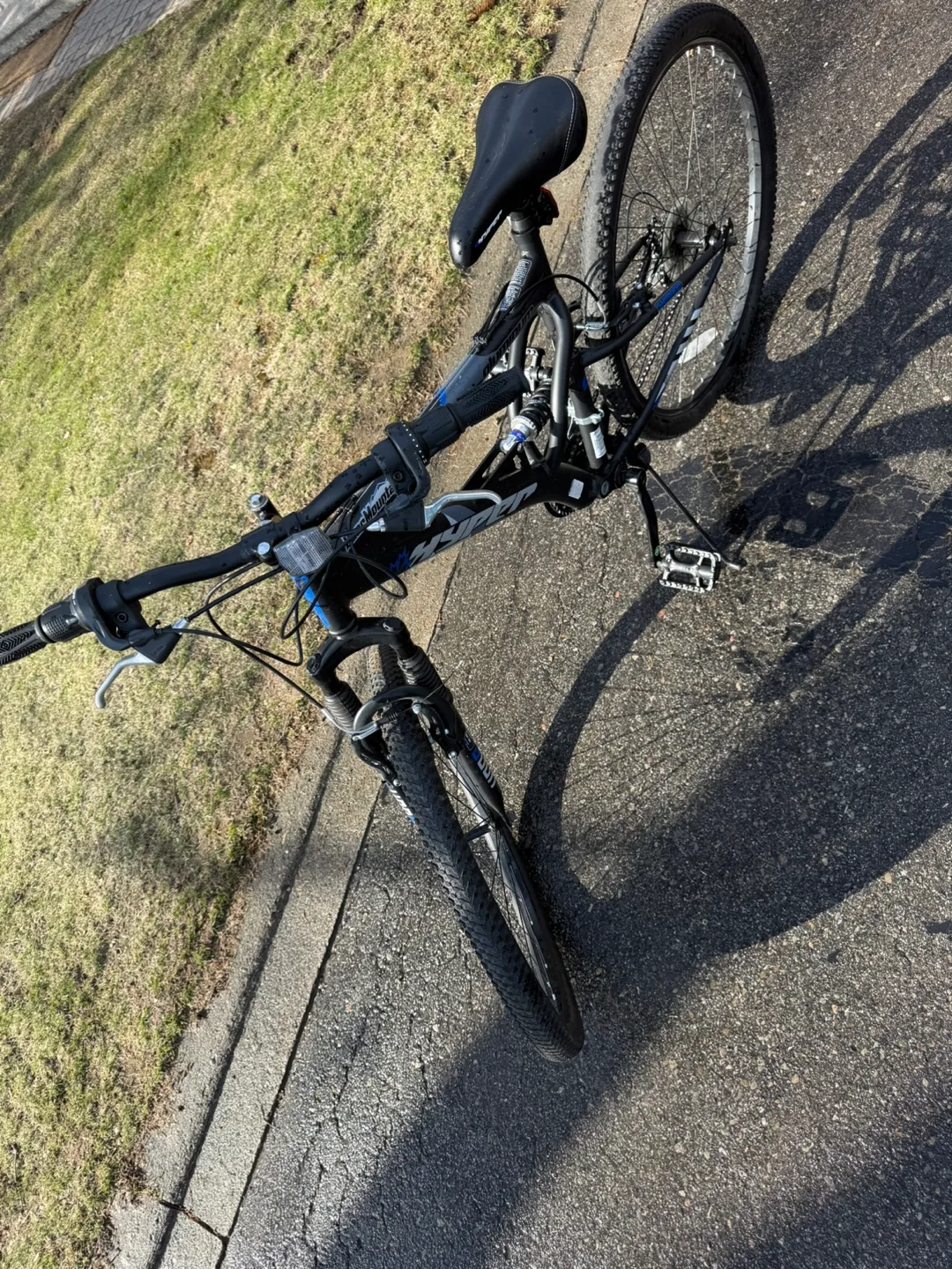 Hyper Bear Mountain 26" Dual Suspension Mountain Bike image indicator(3)