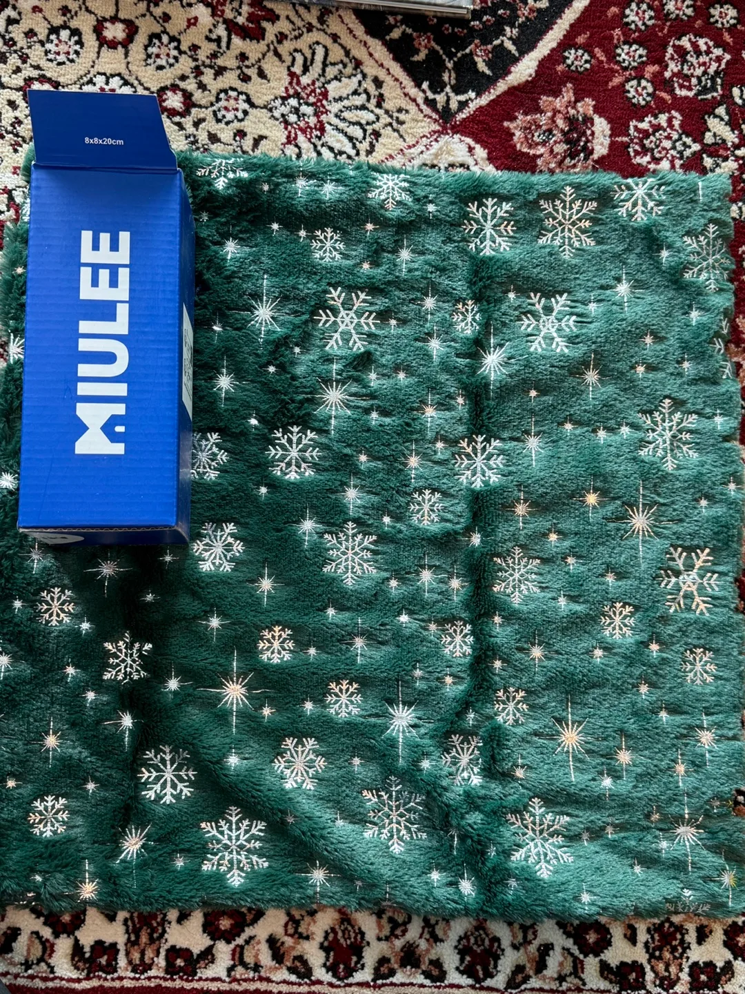 MIULEE Green Snowflake Plush Mat thumbnail