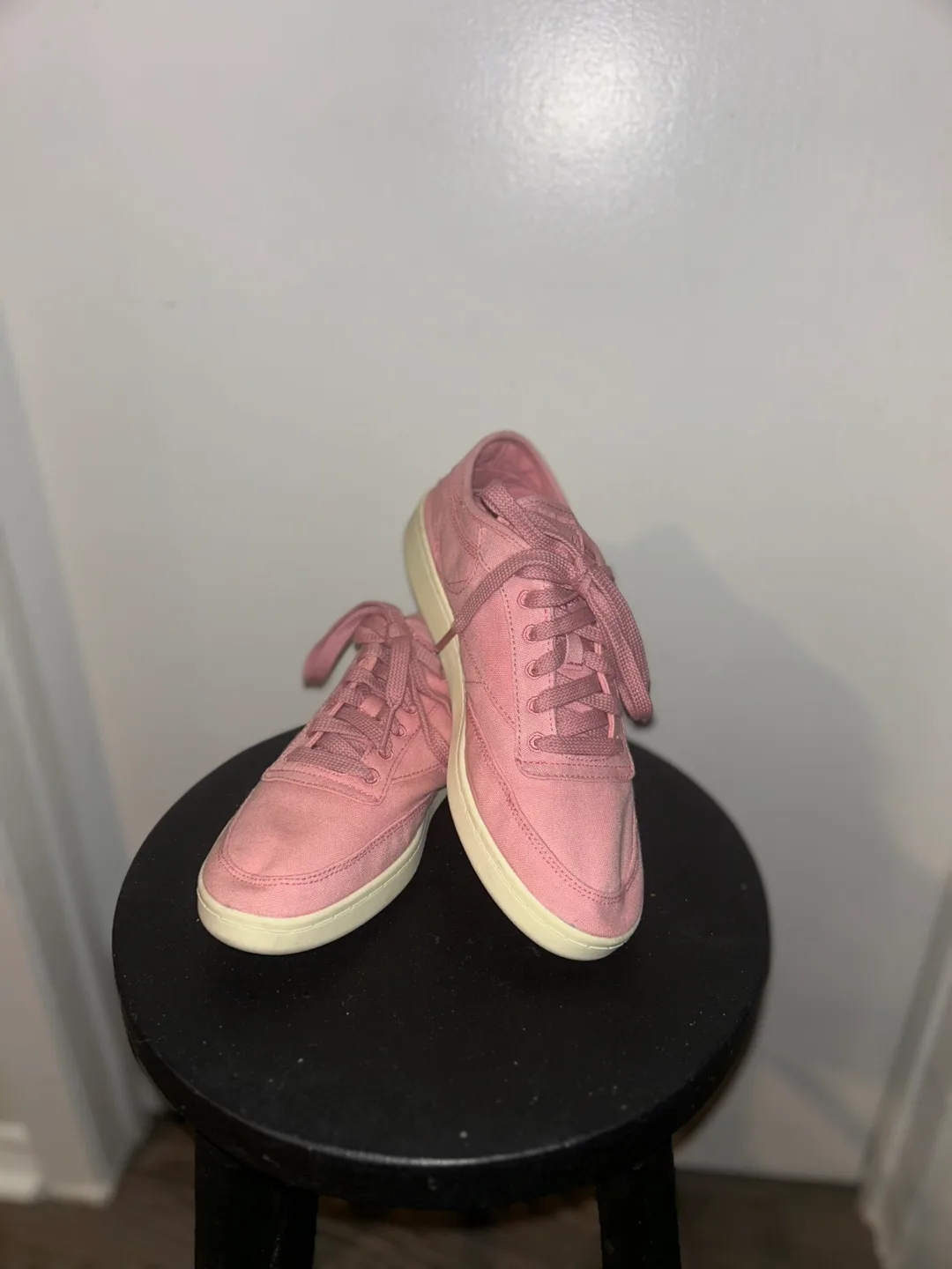 Women's Pink Reebok Classic Leather Sneakers - Size US 8 thumbnail