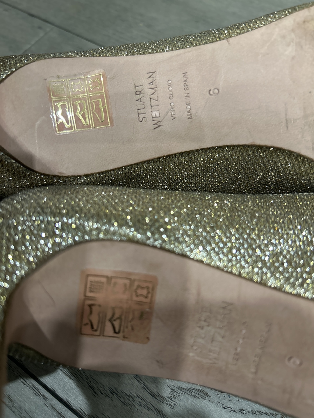 Stuart Weitzman Gold Glitter Heels, Size 6 - photo 4