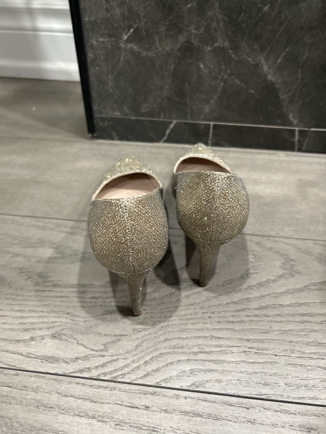 Stuart Weitzman Gold Glitter Heels, Size 6 - photo 3