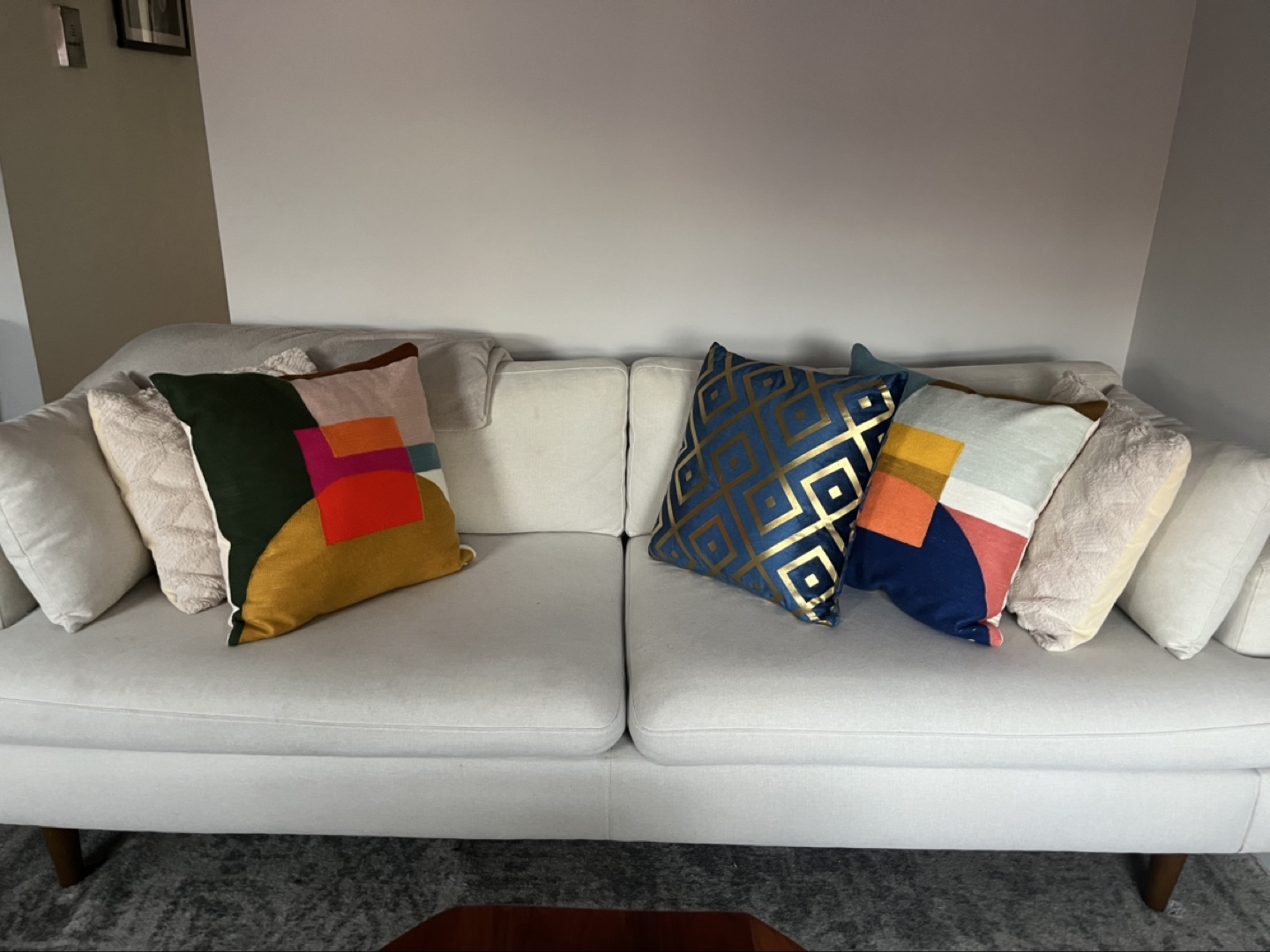 Only off white pillows included. 4 pillows total - photo 2