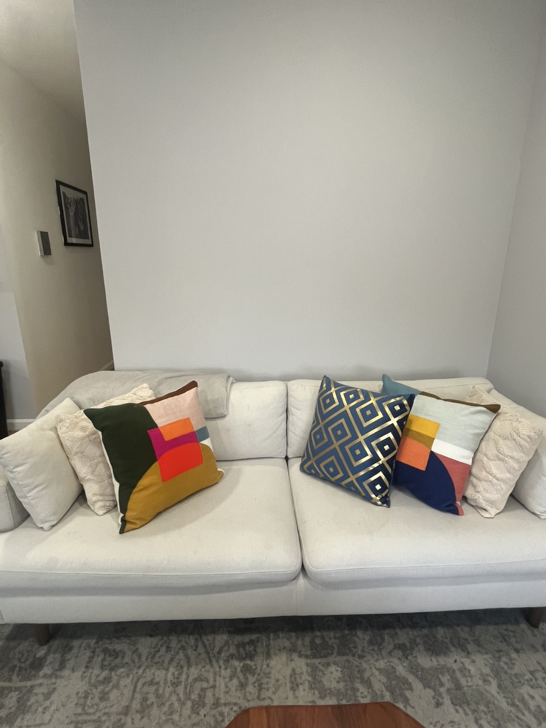 Only off white pillows included. 4 pillows total