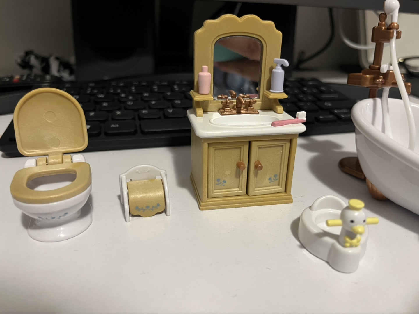 Calico Critters Bathroom Playset - photo 2