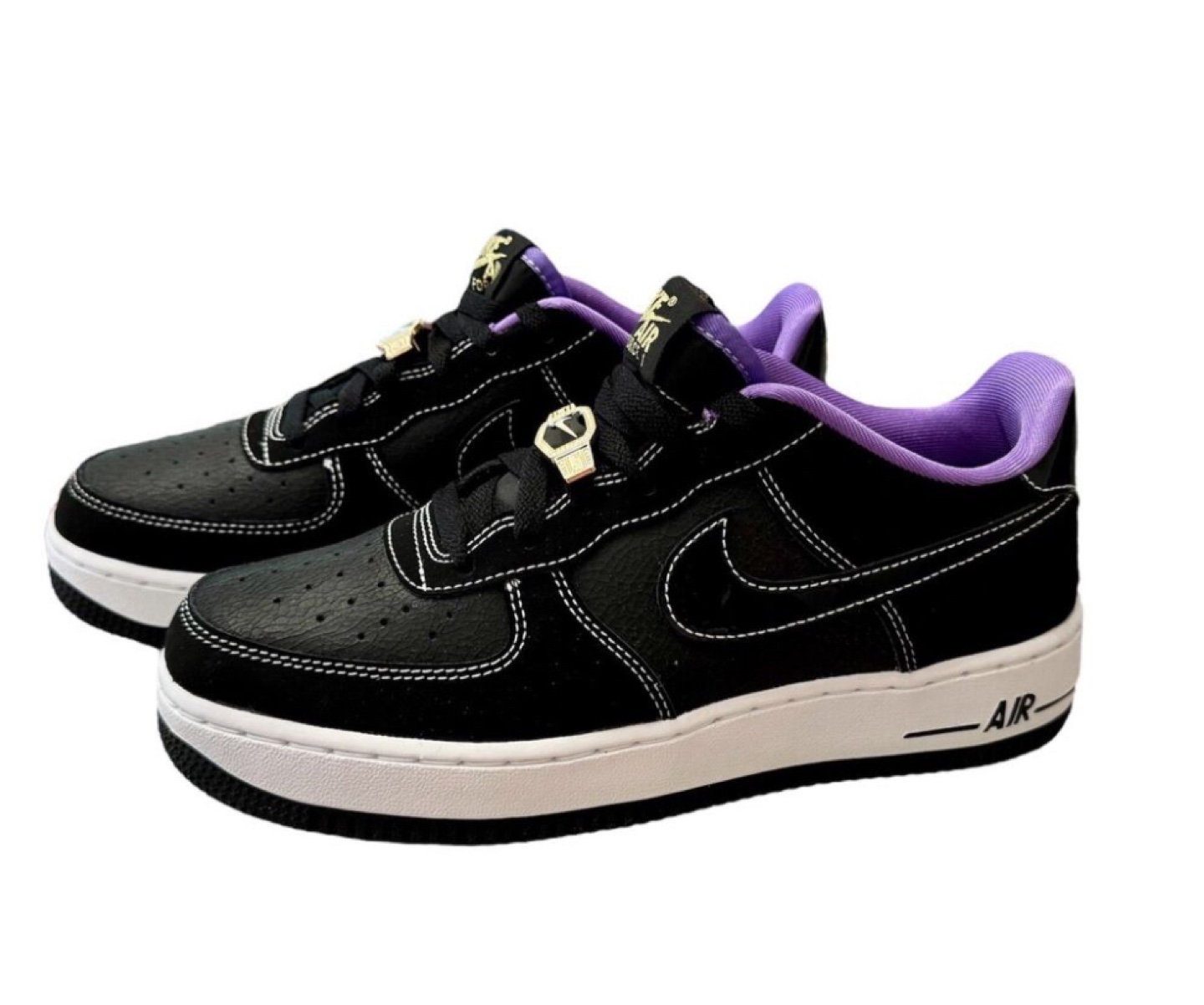 Nike Air Force 1 LV8 Sneakers