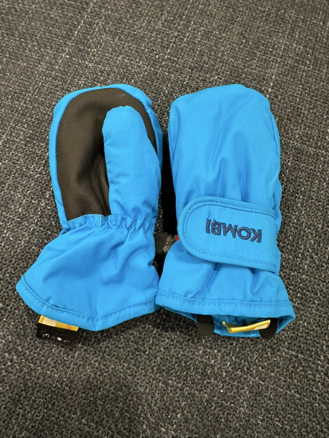 Kombi toddler mittens