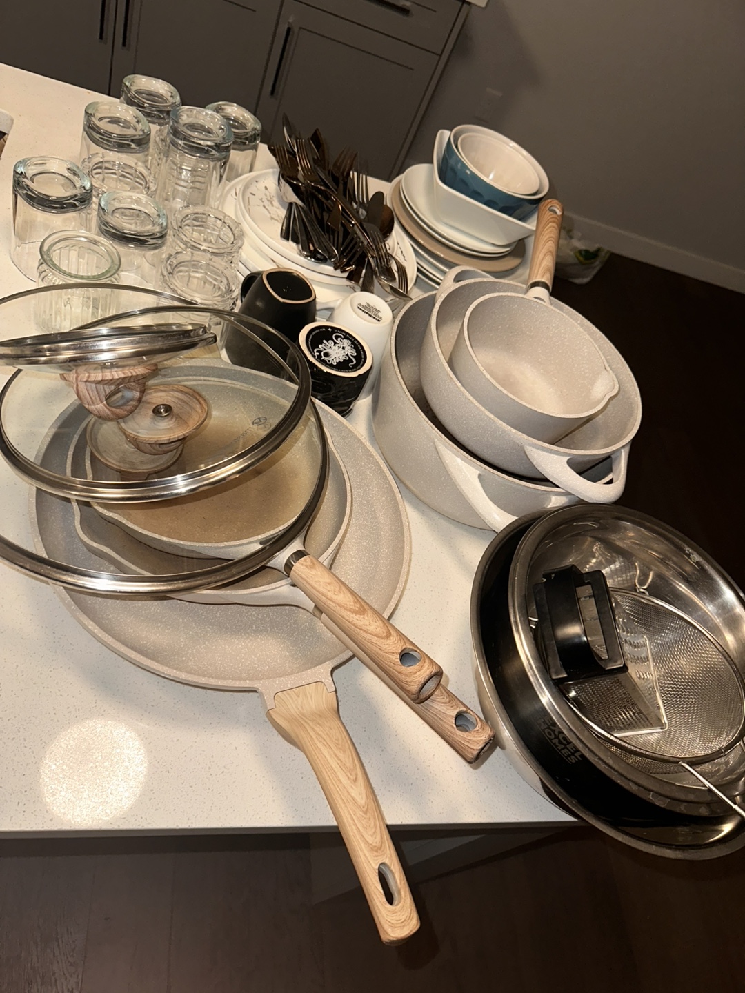 Kitchenware Bundle - Pots, Pans, Dishes, Cutlery & Glasses
