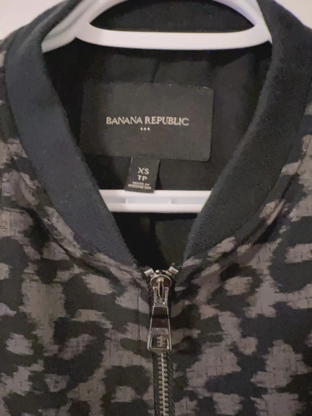 Banana Republic Leopard Print Bomber Jacket - XSP image indicator(3)