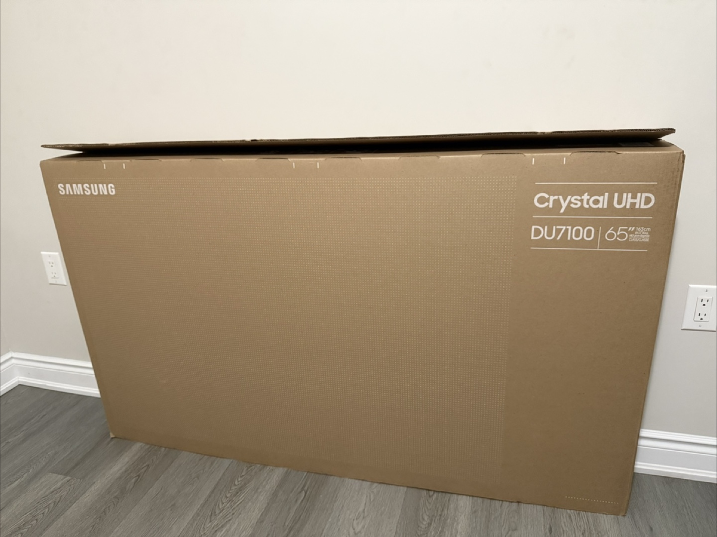 Samsung 65" Crystal UHD DU7100 Smart TV - Like New with Box - photo 2