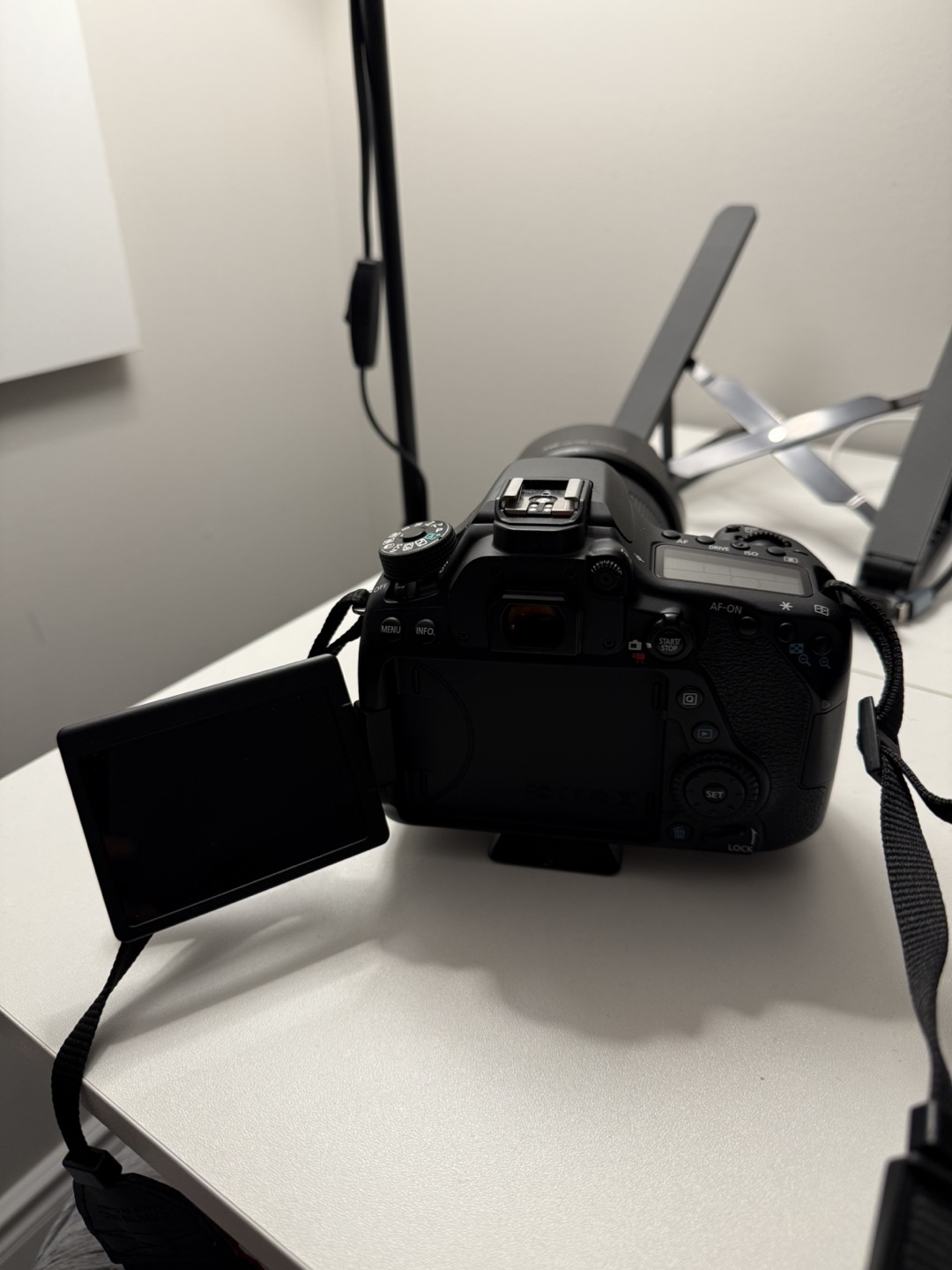Canon EOS 80D DSLR Camera with Charger and Bag - photo 2
