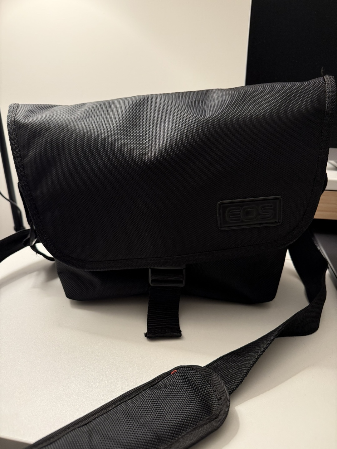 Canon EOS 80D DSLR Camera with Charger and Bag - photo 3
