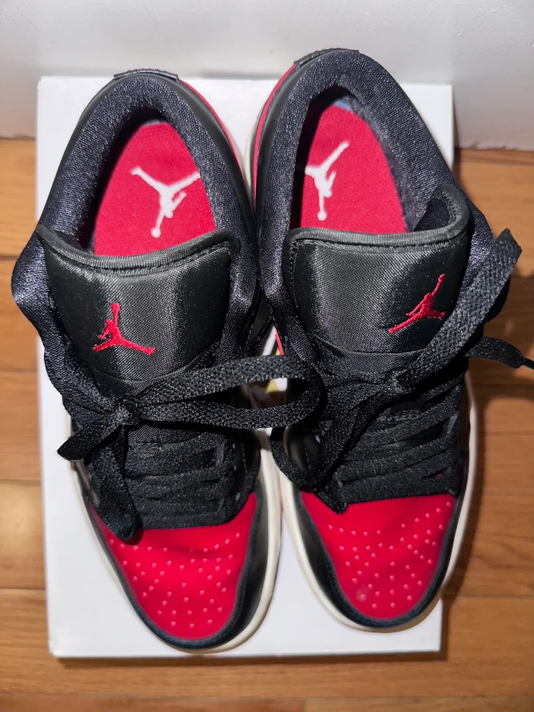 Nike Air Jordan 1 Low women size 7.5 image indicator(5)