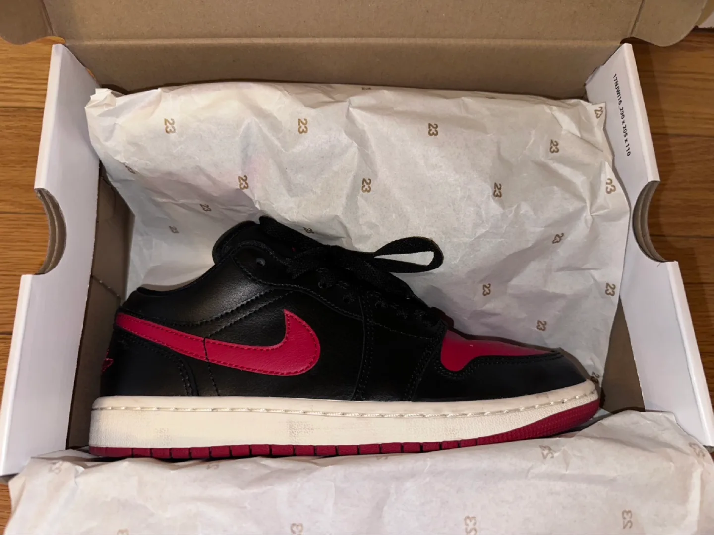 Nike Air Jordan 1 Low women size 7.5 image indicator(6)