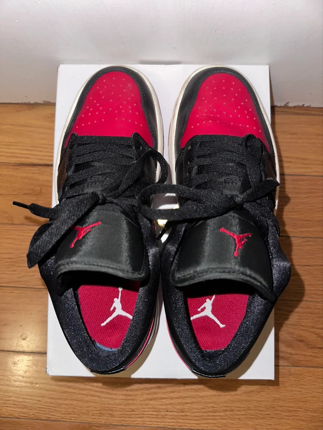 Nike Air Jordan 1 Low women size 7.5 image indicator(4)