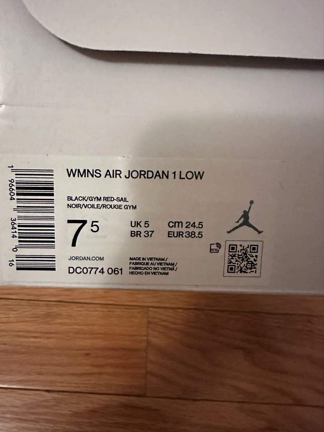 Nike Air Jordan 1 Low women size 7.5 image indicator(7)