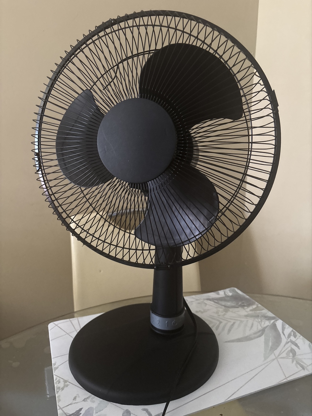 Black Oscillating Desk Fan - photo 2