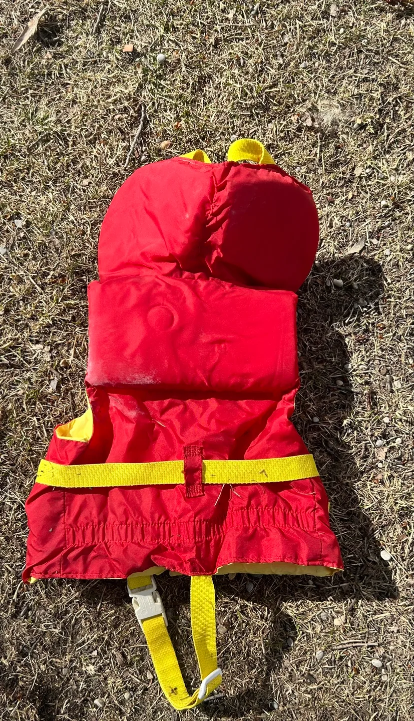 Child's Life Jacket - Red and Yellow image indicator(3)