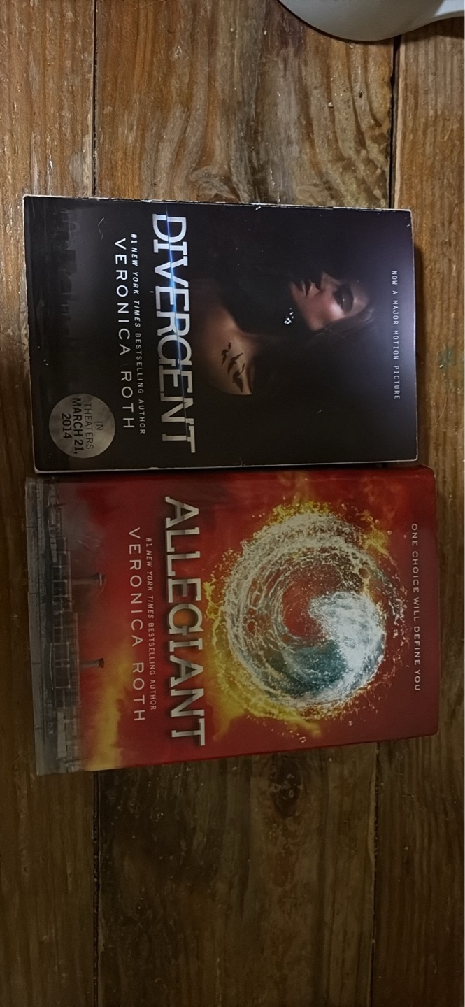 Divergent Series Books 1 & 3: Divergent & Allegiant