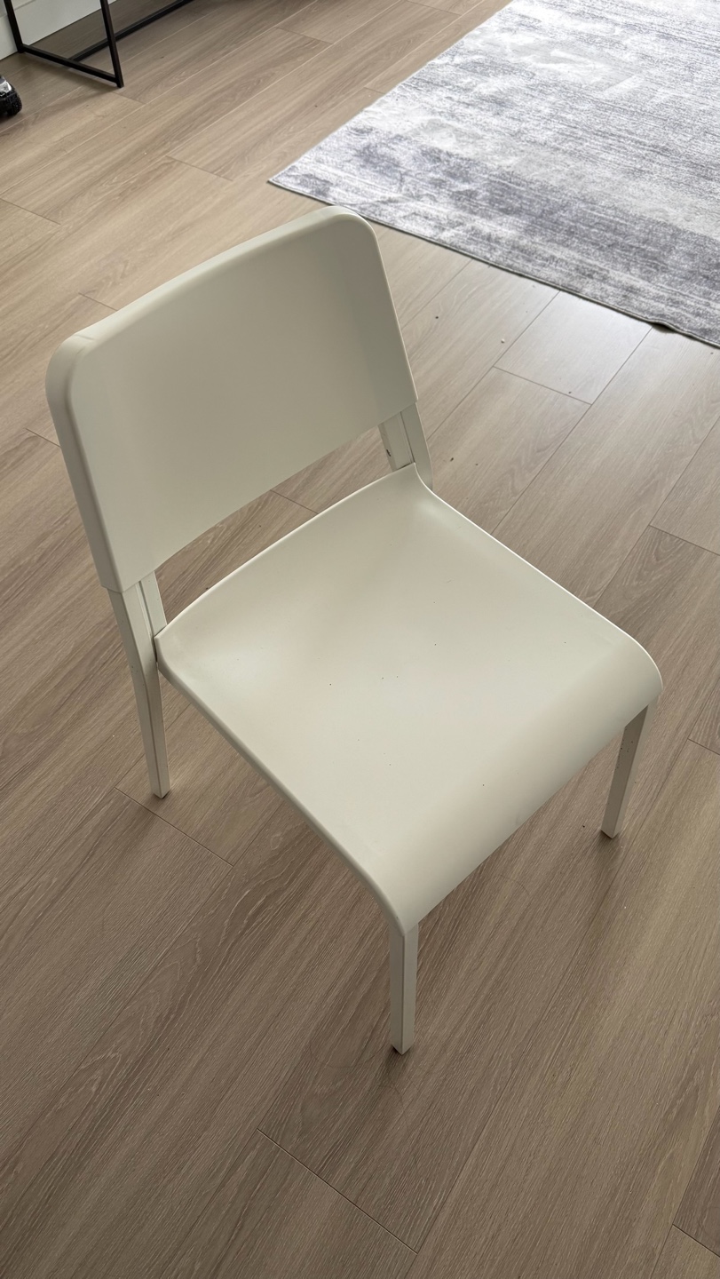 Table and Chairs - photo 3