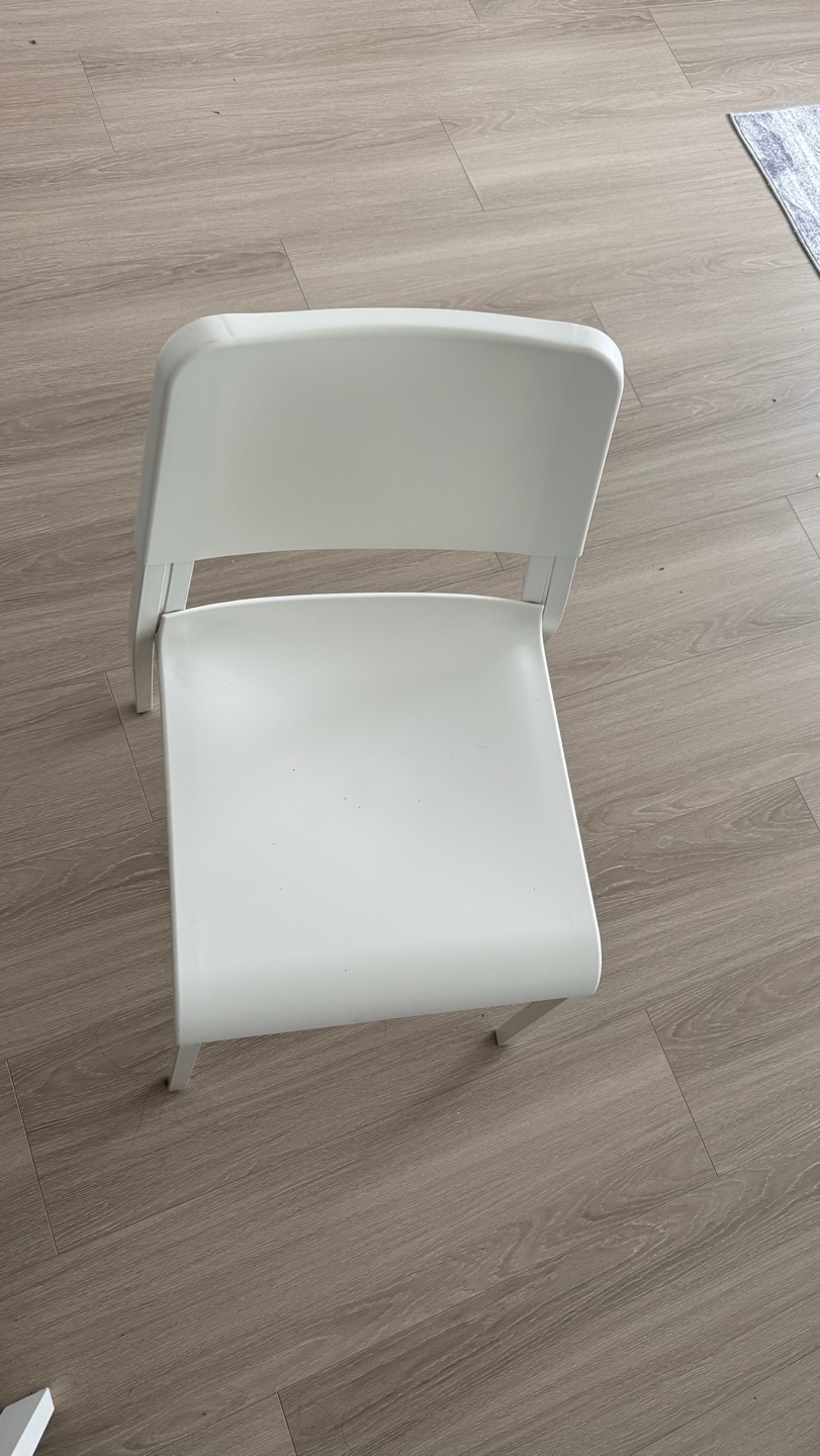 Table and Chairs - photo 5