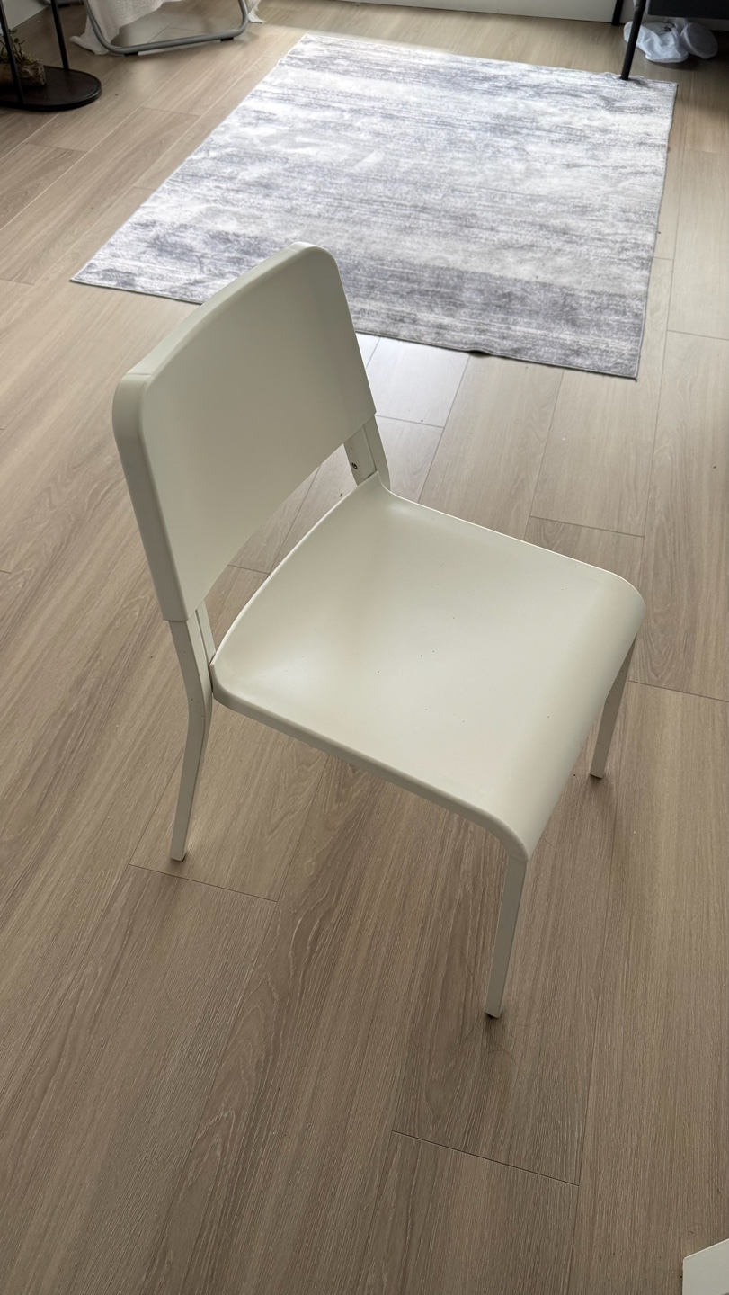 Table and Chairs - photo 4