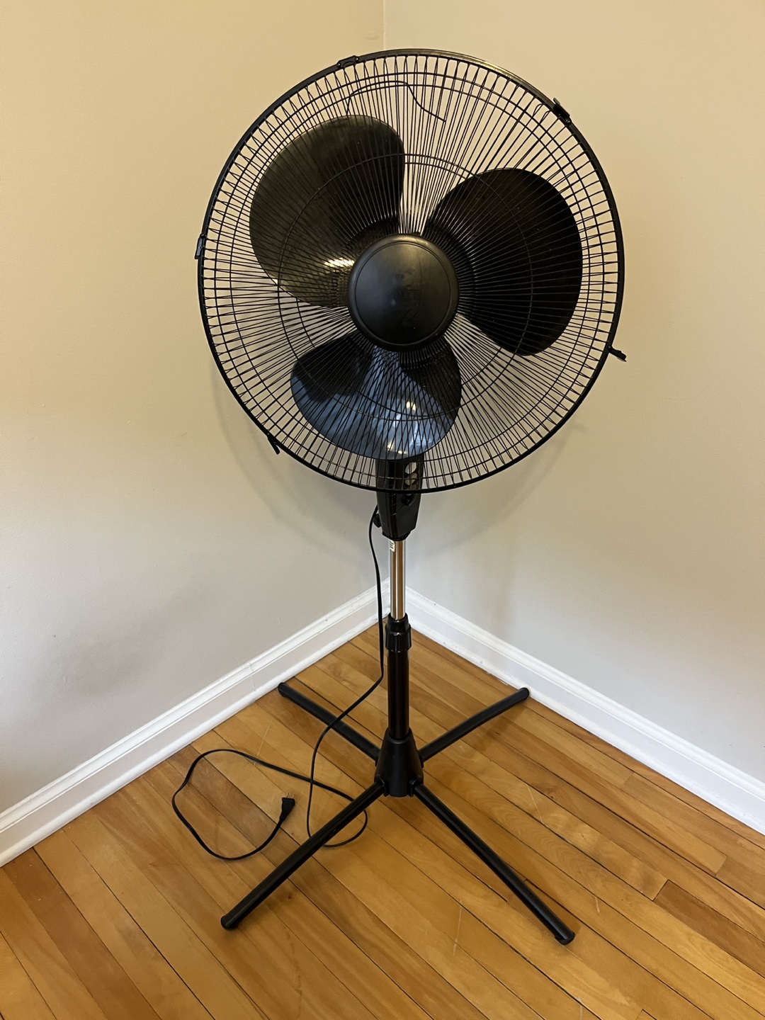 Fan - Tilt-Head Oscillating Pedestal/Stand Fan