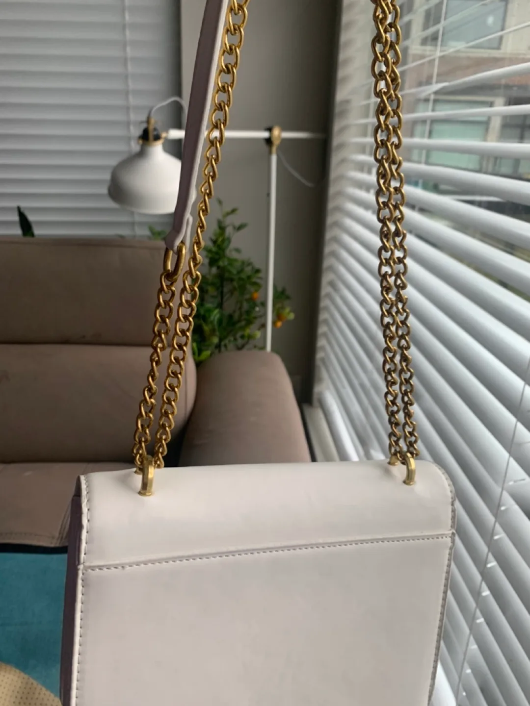 White Crossbody Bag image indicator(5)