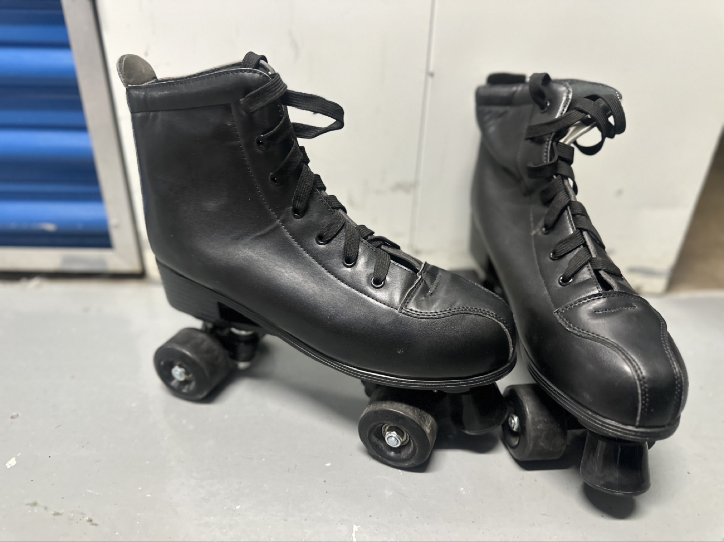 Black Roller Skates - photo 2