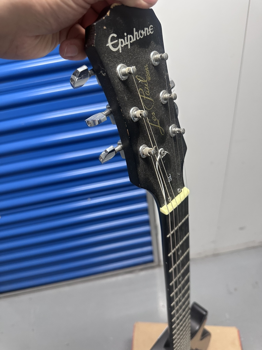 EPIPHONE electric Guitar w amp - photo 2