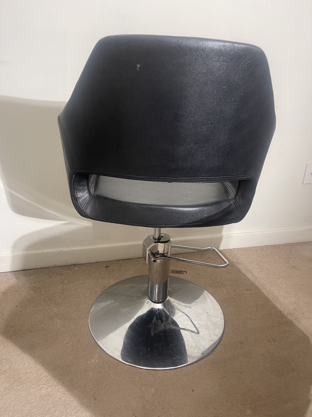 Black Hydraulic Salon Styling Chair
